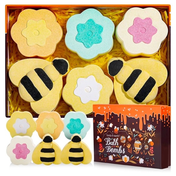 Body and earth bath bomb set (6): Honey, Rose and Lily scents NIB - Picture 1 of 11